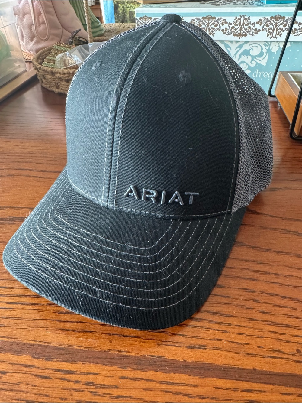 ARIAT 110 Flexfit Tech Trucker Hat Men's Adjustable Black Gray